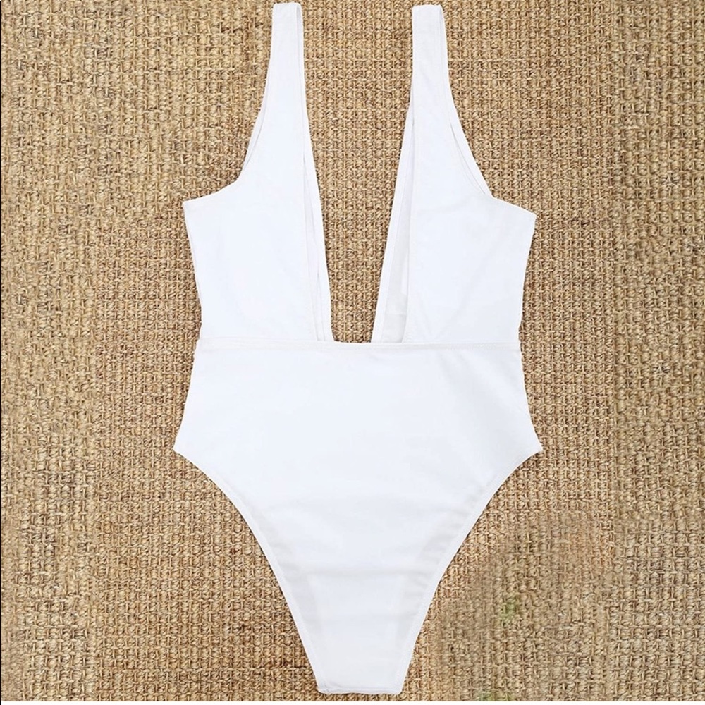 ZAFUL Plunging Neck Solid White One Piece